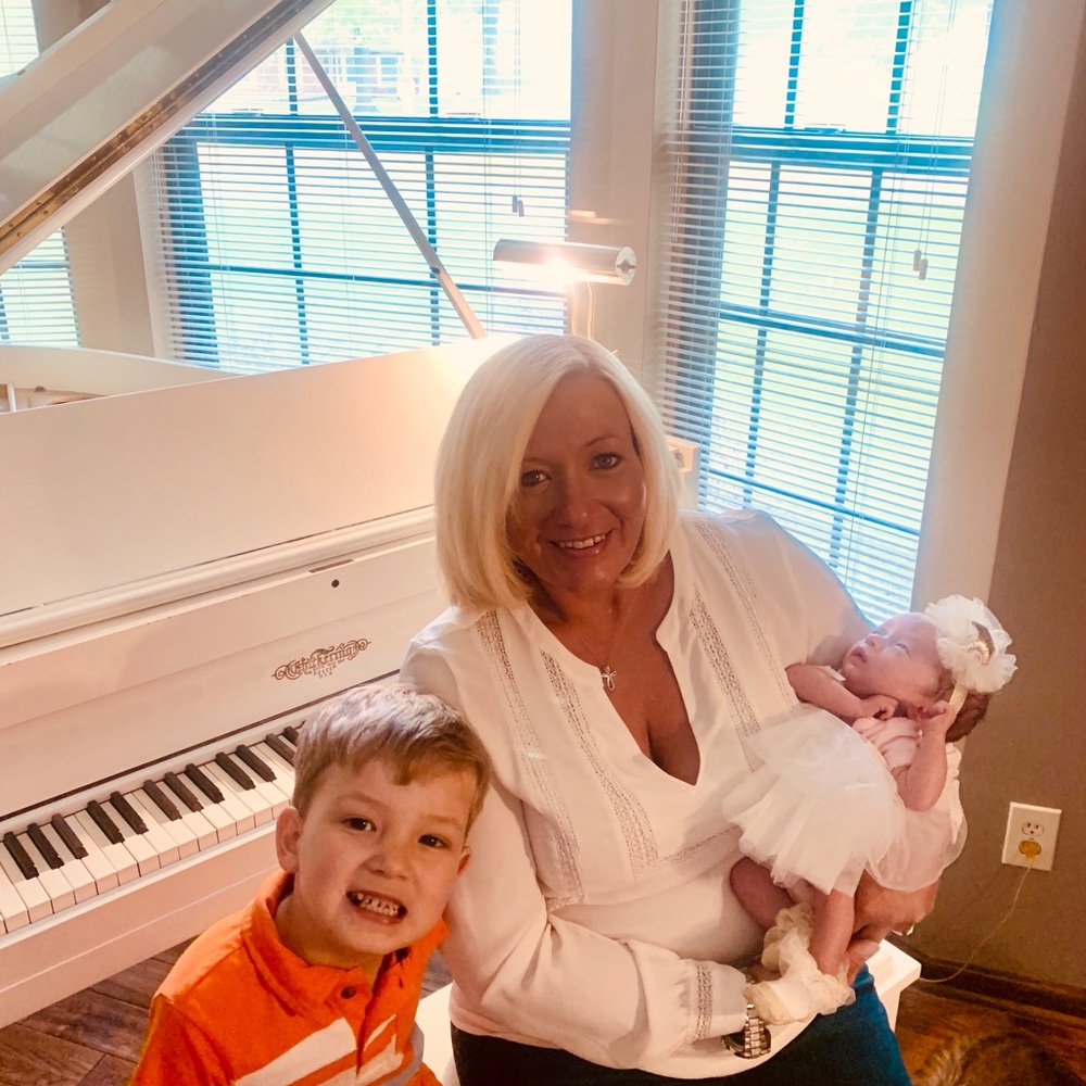 Meet your Posher, Nicole - Picture 2 of 8